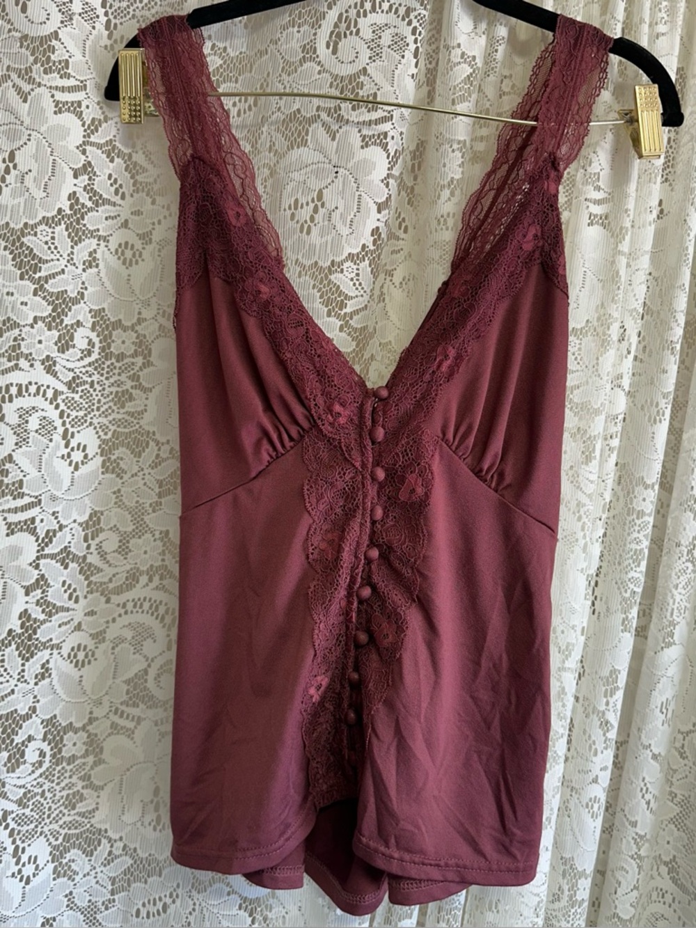 Red By BKE Maroon Lace Trim V-Neck Tank Top